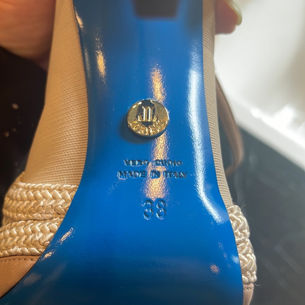Designer shoes - Picture 8 of 9